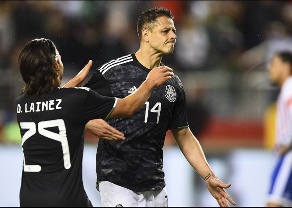 ''Chicharito'' presume sus goles a usuario que lo cuestiona en Twitter