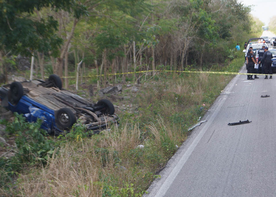 Dos muertos y un lesionado, saldo de accidente carretero en tramo Ideal-Nuevo Xcan
