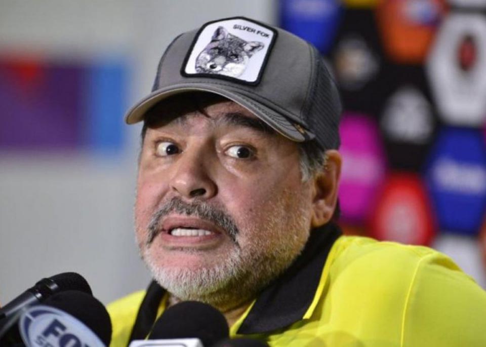 Ineptos siguen dirigiendo a Argentina: Diego Maradona