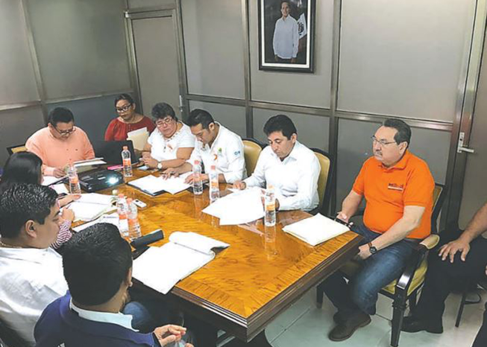 Presentan agremiados del SNTE peticiones a la SEP