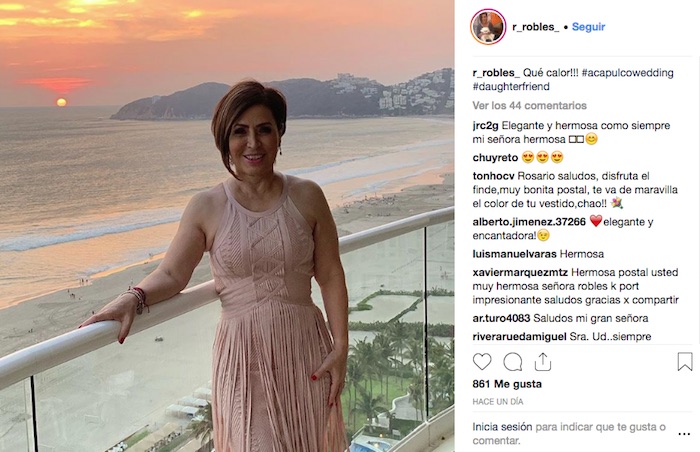 Rosario Robles compartió una fotografía donde presume su asistencia a la boda de un compañero