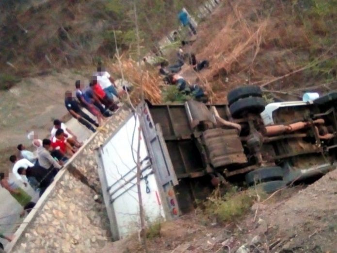 Mueren 25 migrantes en un accidente en Chiapas