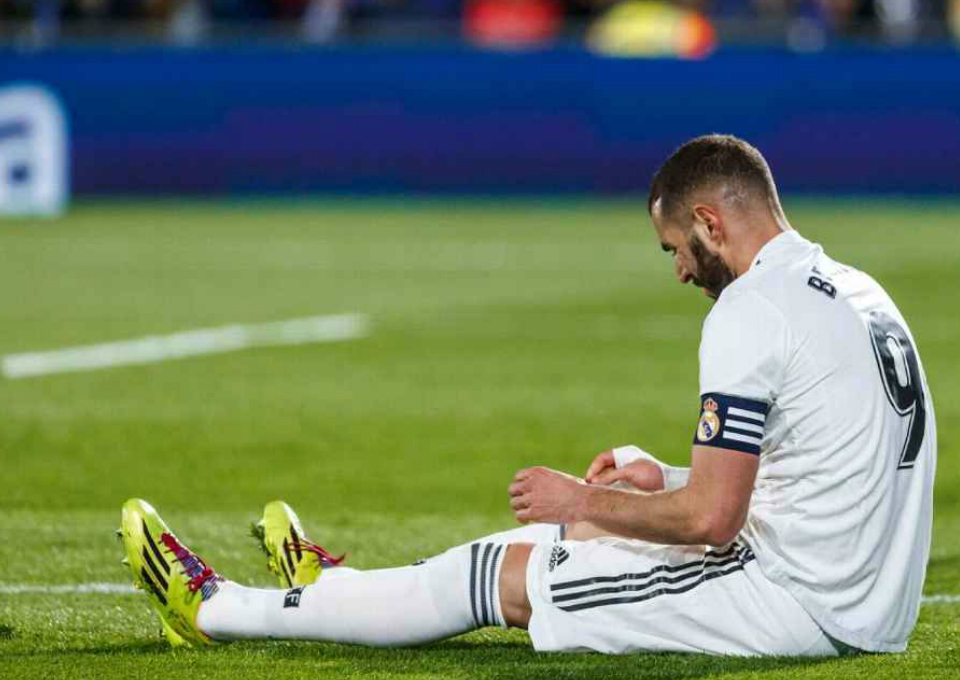 El delantero francés del Real Madrid, Karim Benzema, sufre una "lesión muscular en el bíceps femoral izquierdo"