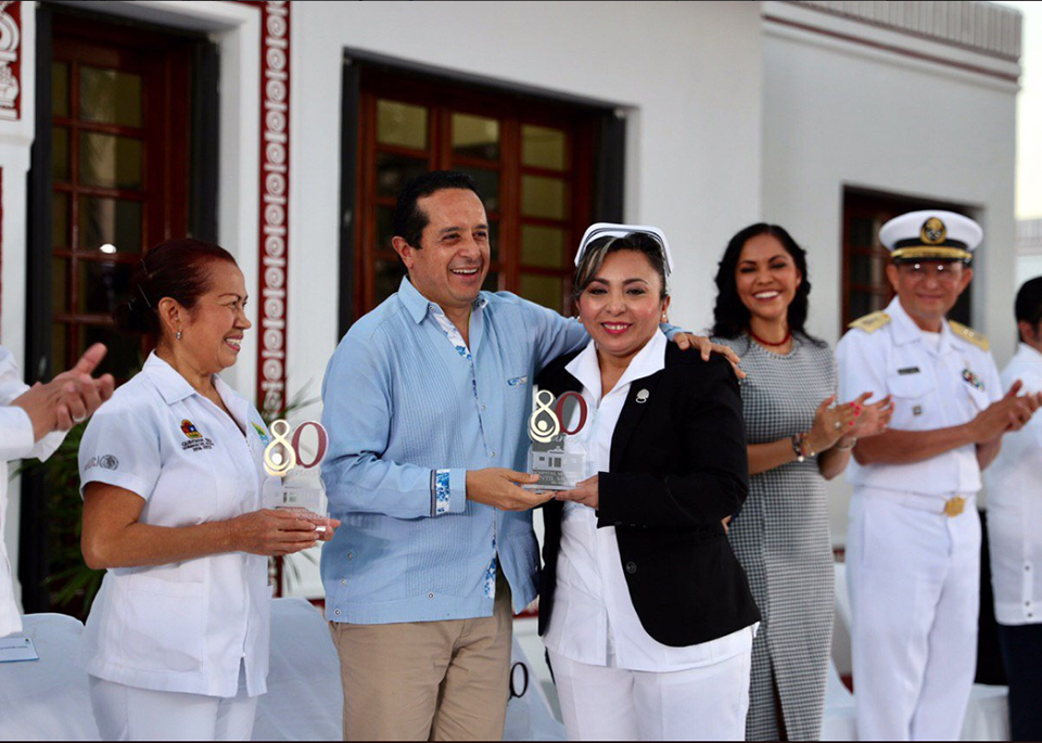 El gobernador del estado, Carlos Joaquín González, conmemoró el 80 aniversario de la fundación del Hospital Materno Infantil Morelos en Chetumal. 