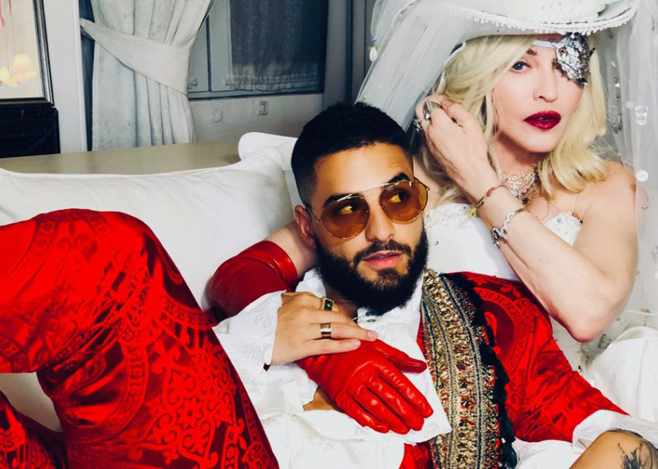 Madonna y Maluma estrenaron este miércoles el videoclip oficial de "Medellín", el primer sencillo del próximo álbum de La Reina del Pop, el cual lleva por título Madame X.