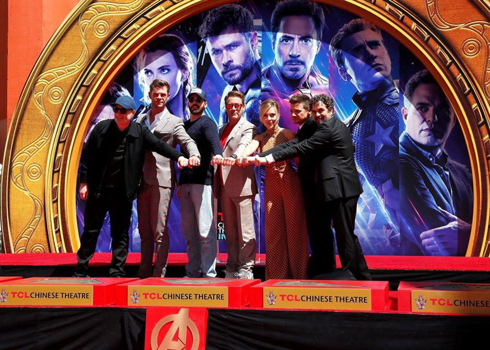 Dejan Avengers huellas en Paseo de la Fama de Hollywood