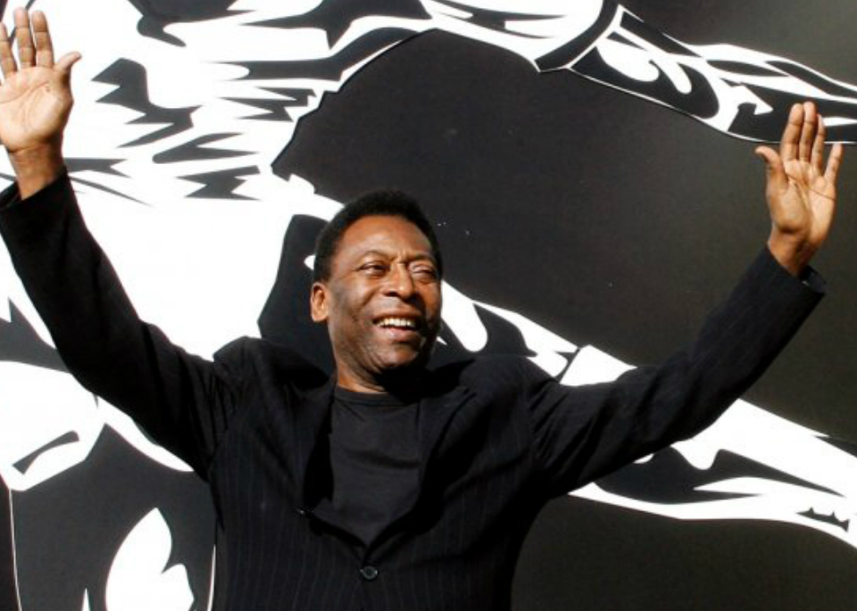 Pelé sufrió una crisis de tetania en la habitación del hotel, y fue trasladado a un centro hospitalario de la capital, señaló la radio "RMC Sport".