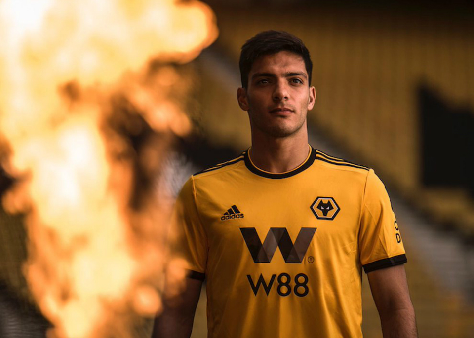 Raúl Jiménez firmó de manera definitiva con el Wolverhampton, que se mostró satisfecho con el rendimiento del mexicano y lo ligó al club hasta el 2023.