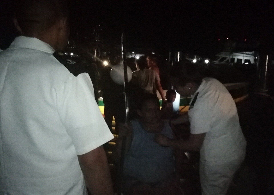 Marina rescata a embarcación con cinco personas a la deriva en Isla Mujeres