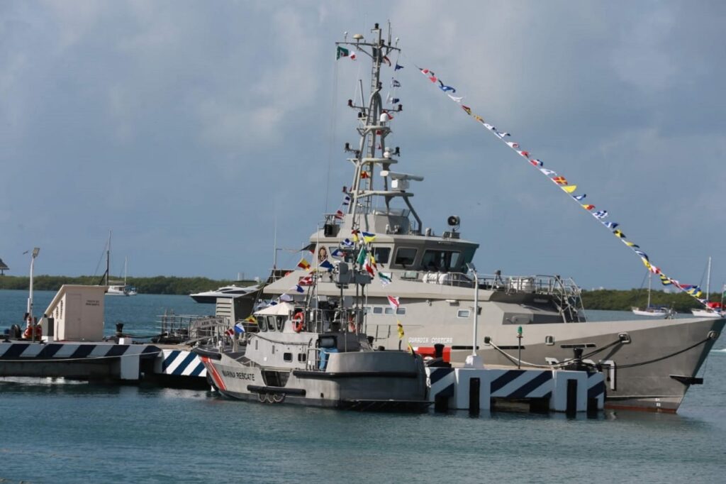 Destacan apoyo de la Marina en esfuerzo por evitar llegada de sargazo a Quintana Roo