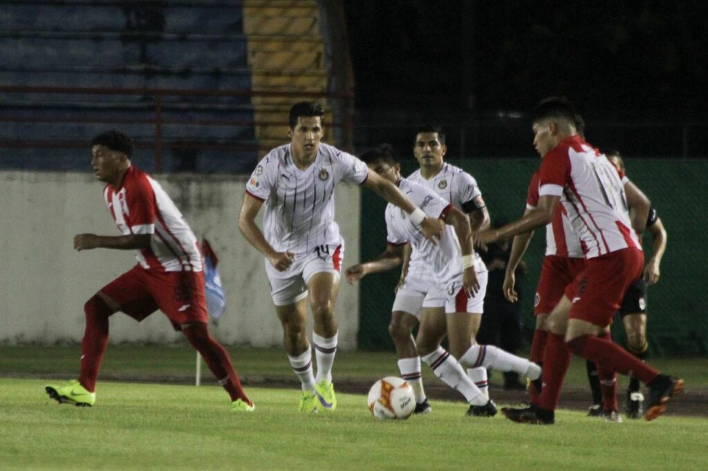 Chivas supera 2-0 a Pioneros de Cancún en juego de exhibición