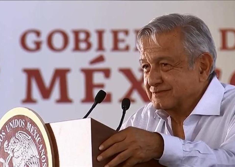 Amaga AMLO por Sta. Lucía