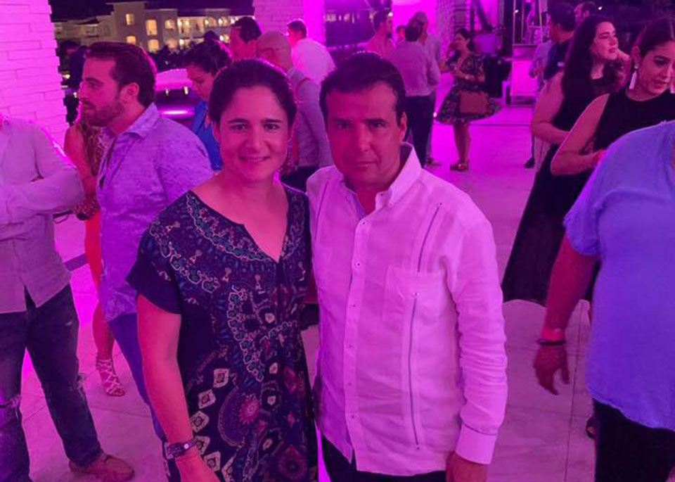 Lorena Ochoa, con el director general de 24 Horas Quintana Roo, Fernando Morales. 