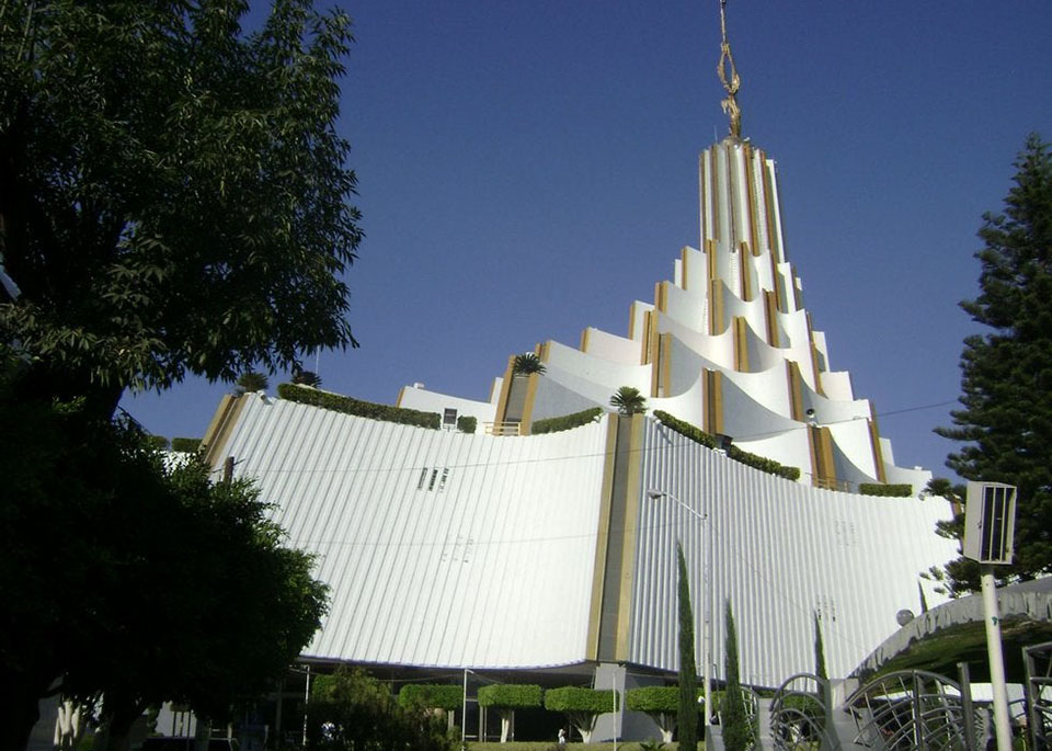 Iglesia de Luz del Mundo pide protección a AMLO para sus fieles