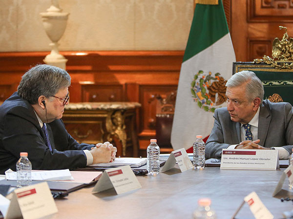 López Obrador se reúne con fiscal de Estados Unidos