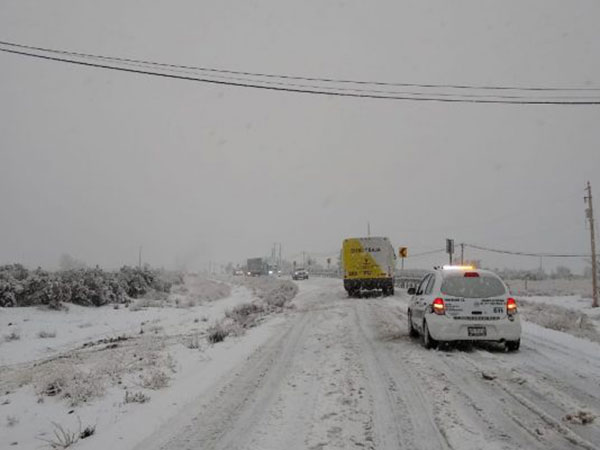Nevada provoca cierre de tramo de la autopista Tijuana-Mexicali