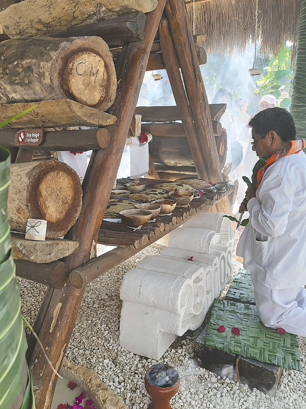 Celebran ceremonia maya de recolección de miel 