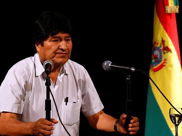 Llama Evo Morales a acto en frontera con Bolivia