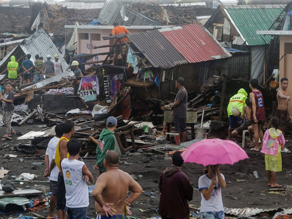 Reportan 17 muertos por tifón Tisoy al sur de Filipinas
