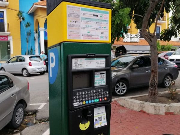 Informan a ciudadanos de Playa del Carmen sobre beneficios del parquímetro
