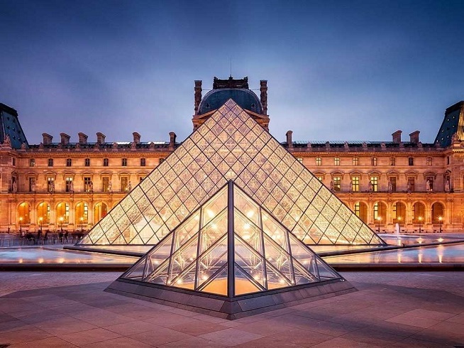 El Museo del Louvre exhibe sus obras de arte a través de internet