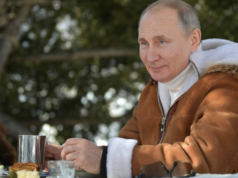 Putin se va de día de campo al bosque Siberiano
