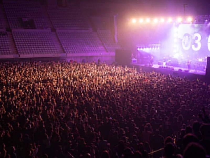 concierto masivo de rock en barcelona