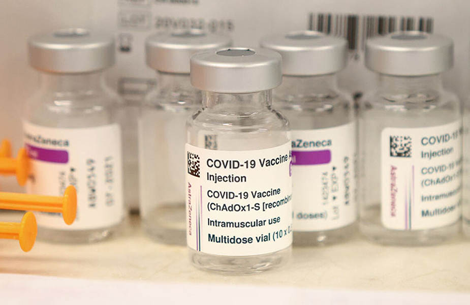 España usará vacuna de AstraZeneca para inmunizar a adultos mayores