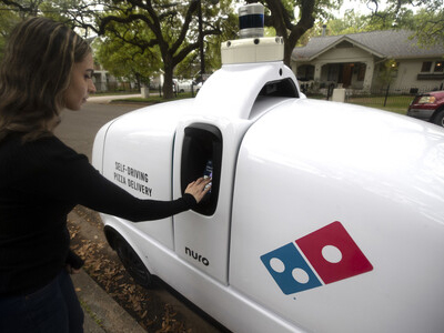 Insólito: Domino's repartirá pizzas en un coche autónomo