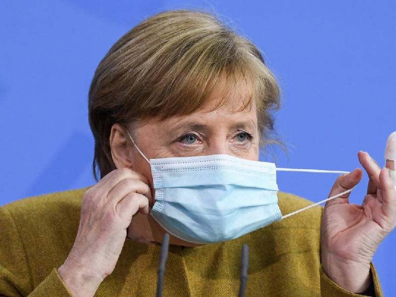Angela Merkel, canciller de Alemania recibe la vacuna contra covid-19