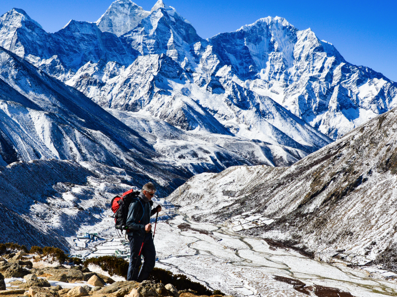 Crean arte con desechos del Everest