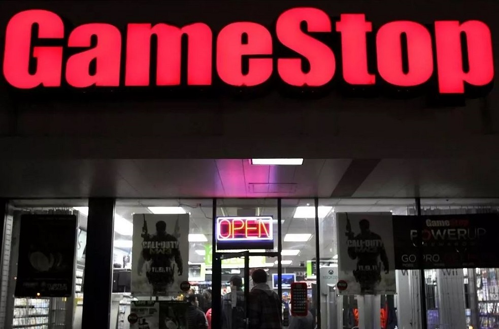 Suben acciones de GameStop tras anunciar la renuncia de su CEO