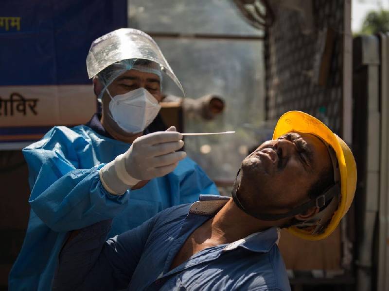 La India colapsa con el aumento de casos por coronavirus