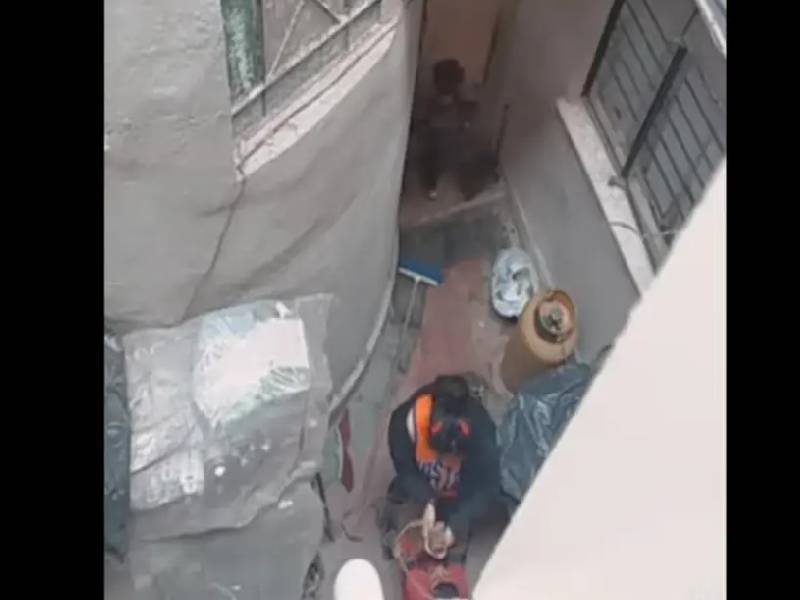 Linchan vecinos a mujer que se encontraba maltratando a un niño