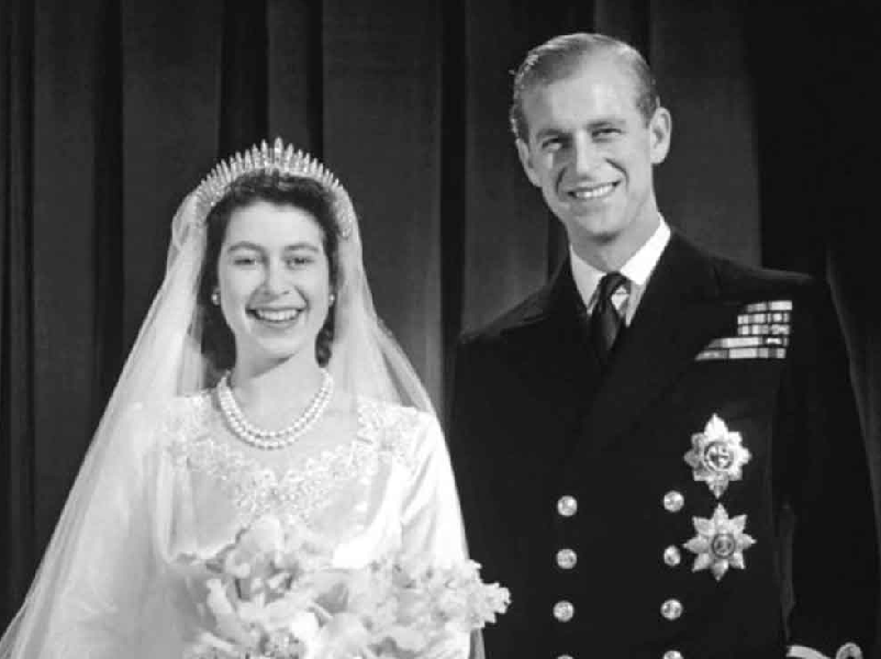 Se desvive familia real por Isabel II