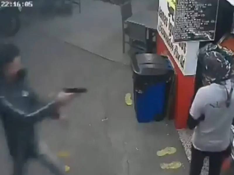 VIDEO Repartidor de DiDi es despojado de sus celular por sujeto con arma de fuego