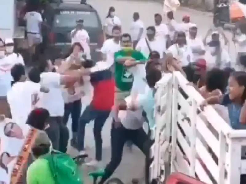VIDEO Simpatizantes del PVEM y MC se enfrentan en pelea campal en Puerto Vallarta