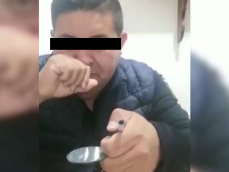Video Difunden video de comisario de Edomex inhalando polvo blanco