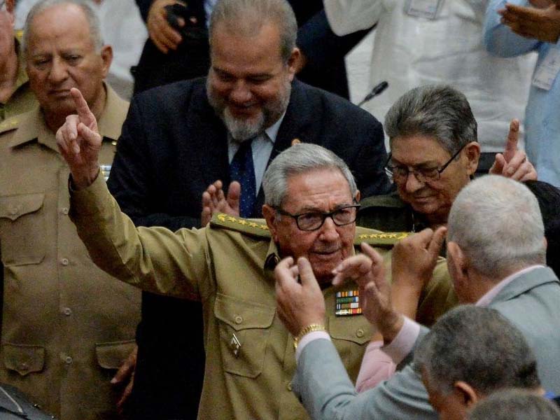 raul castro declina al partido comunista de cuba