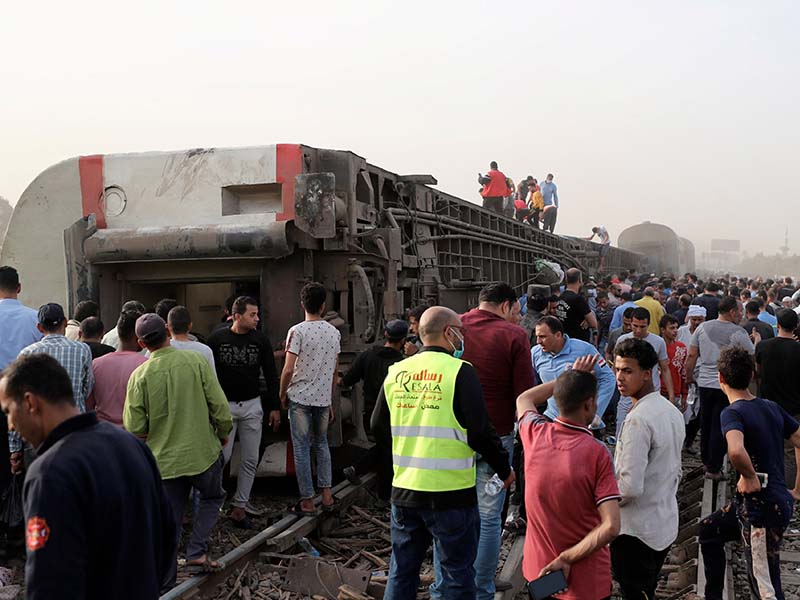 se descarrila tren en egipto deja 100 heridos