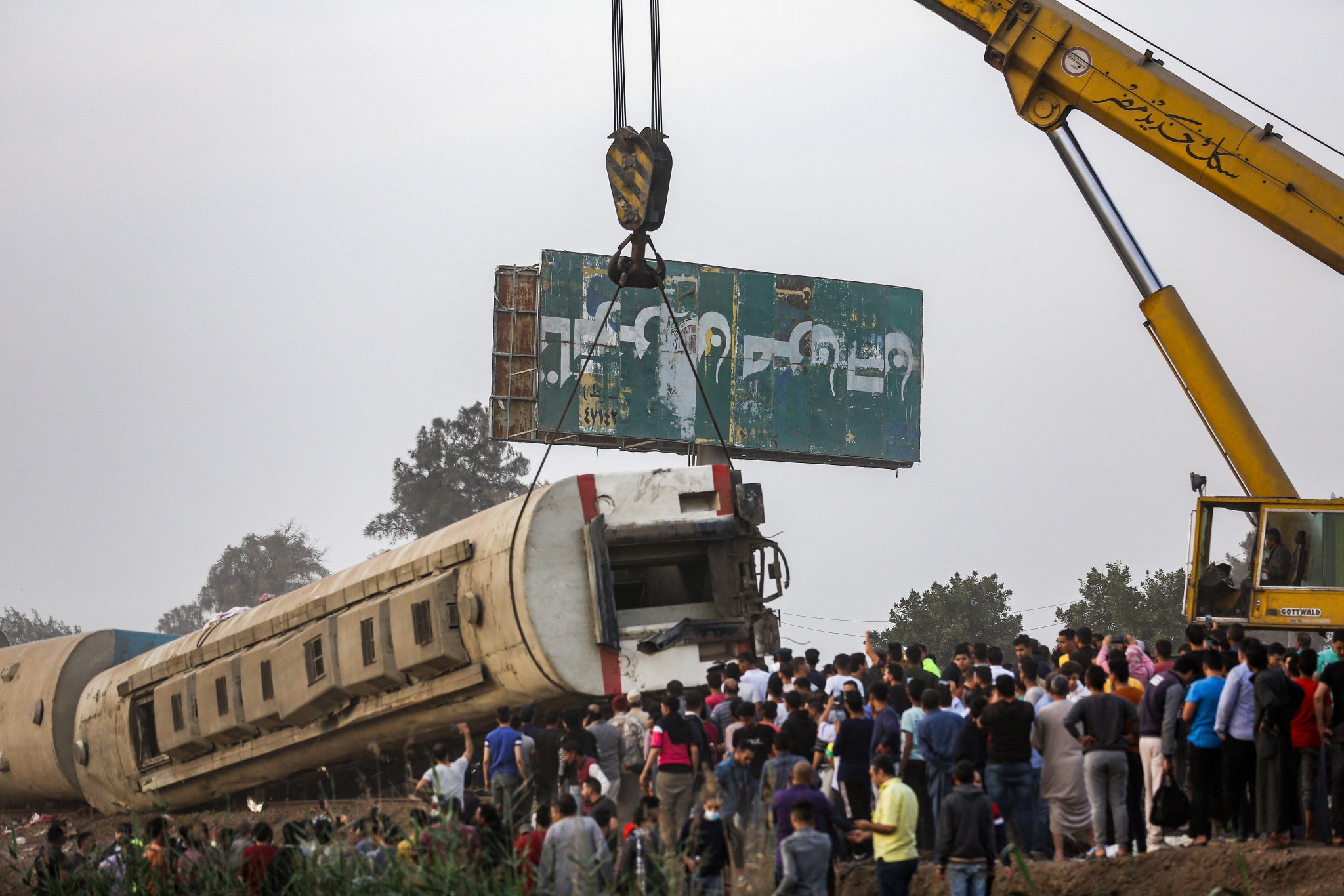 se descarrila tren en egipto deja 100 heridos