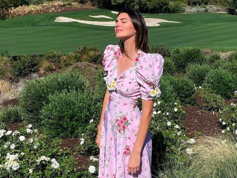 Selena Gomez y Kendall Jenner comparten vestido de flores en primavera
