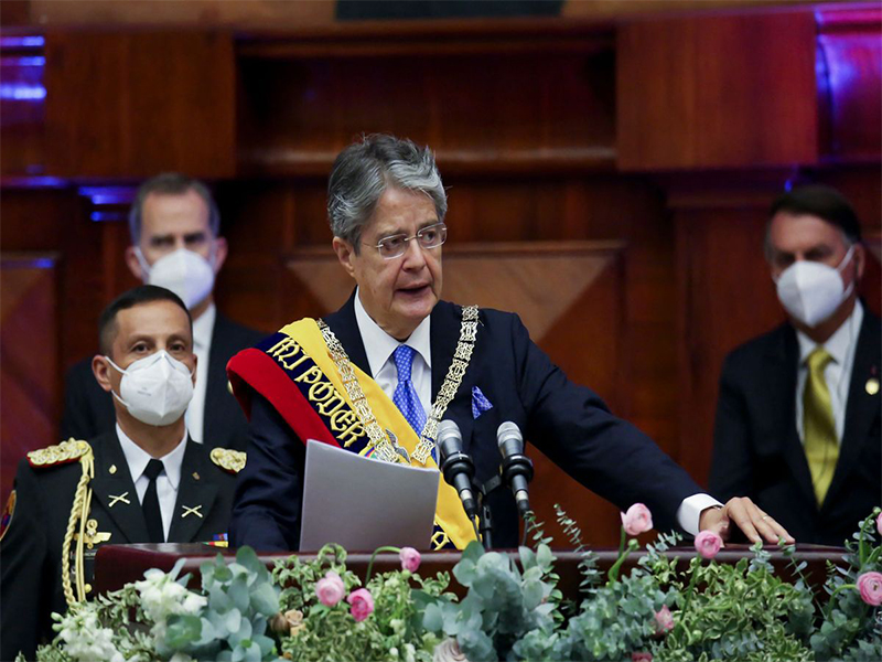 Ecuador abre comercio y libertad de expresión