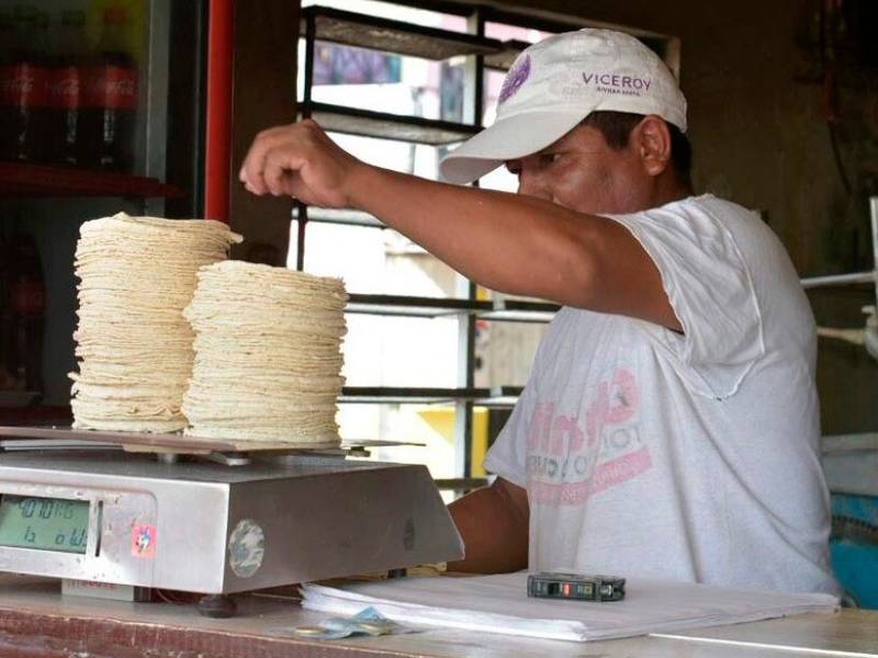 Analizan iniciativa para poner fin la venta de tortillas en ambulantes