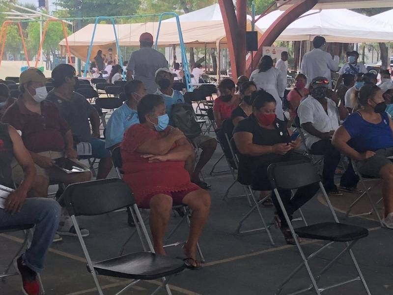 Cancún Contemplan cierre de módulos de vacunación