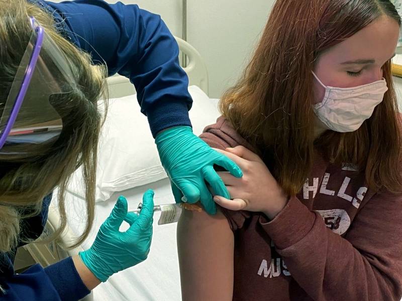 Cofepris autorizará la vacuna Pfizer contra covid-19 en menores
