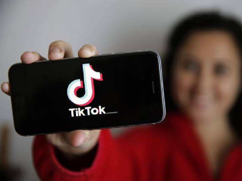 EU presiona a TikTok por anuncios comerciales para niños