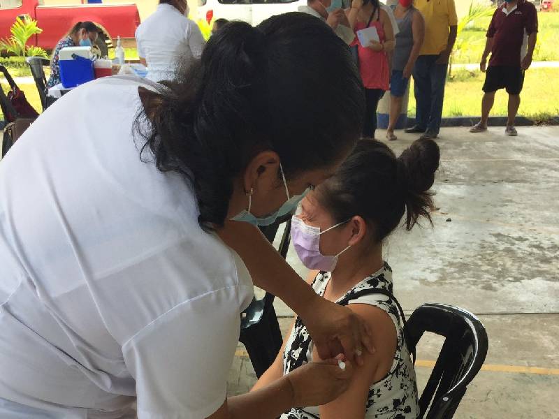 Frenan la vacunación de adultos de 50 a 59 años en Tabasco