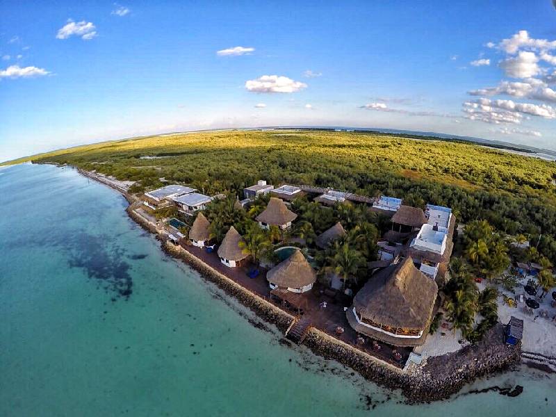 Hoteleros de Holbox firman convenio internacional para acelerar su reactivación