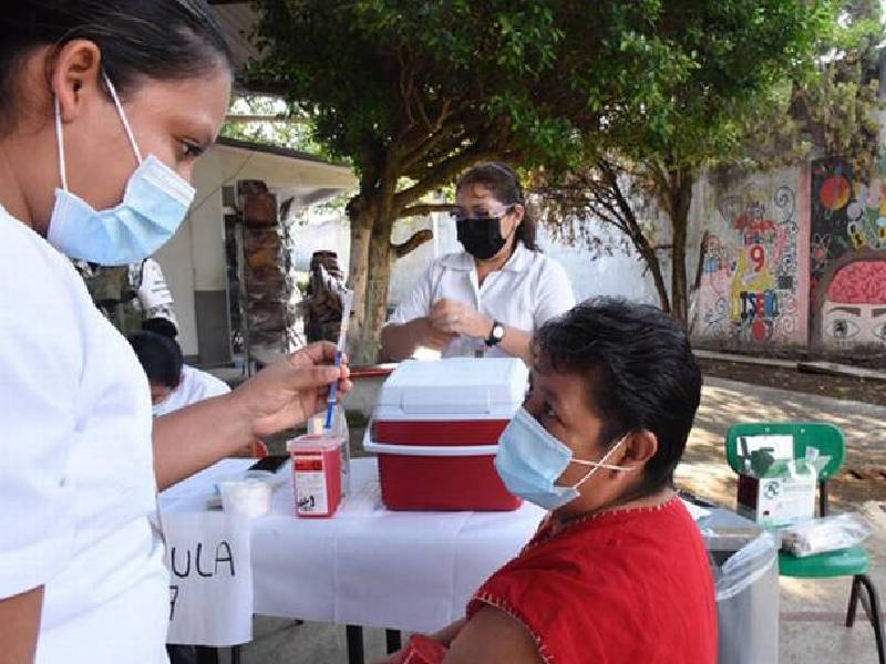 Inicia jornada de vacunación contra covid-19 en adultos de 50 a 59 años en Tabasco